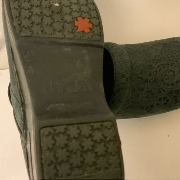 Dansko Women's Size 37 Blue tooled Leather Clogs Nursing Shoes - Picture 5 of 9